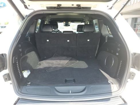 Used 2018 Jeep Grand Cherokee Altitude RWD image 22
