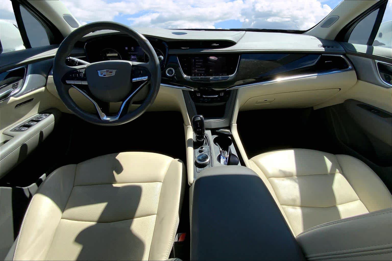 Used 2023 Cadillac XT6 Premium Luxury w/ Technology Package FWD image 10