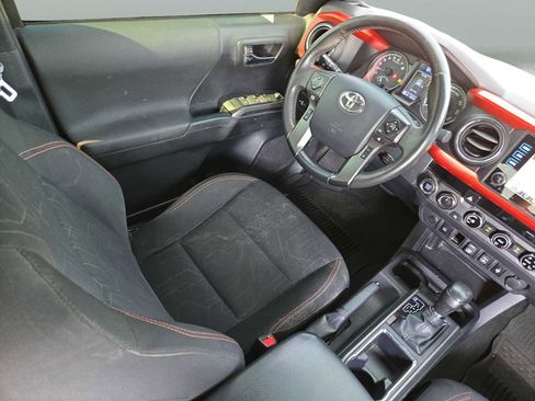 Used 2018 Toyota Tacoma TRD Sport AWD/4WD image 15