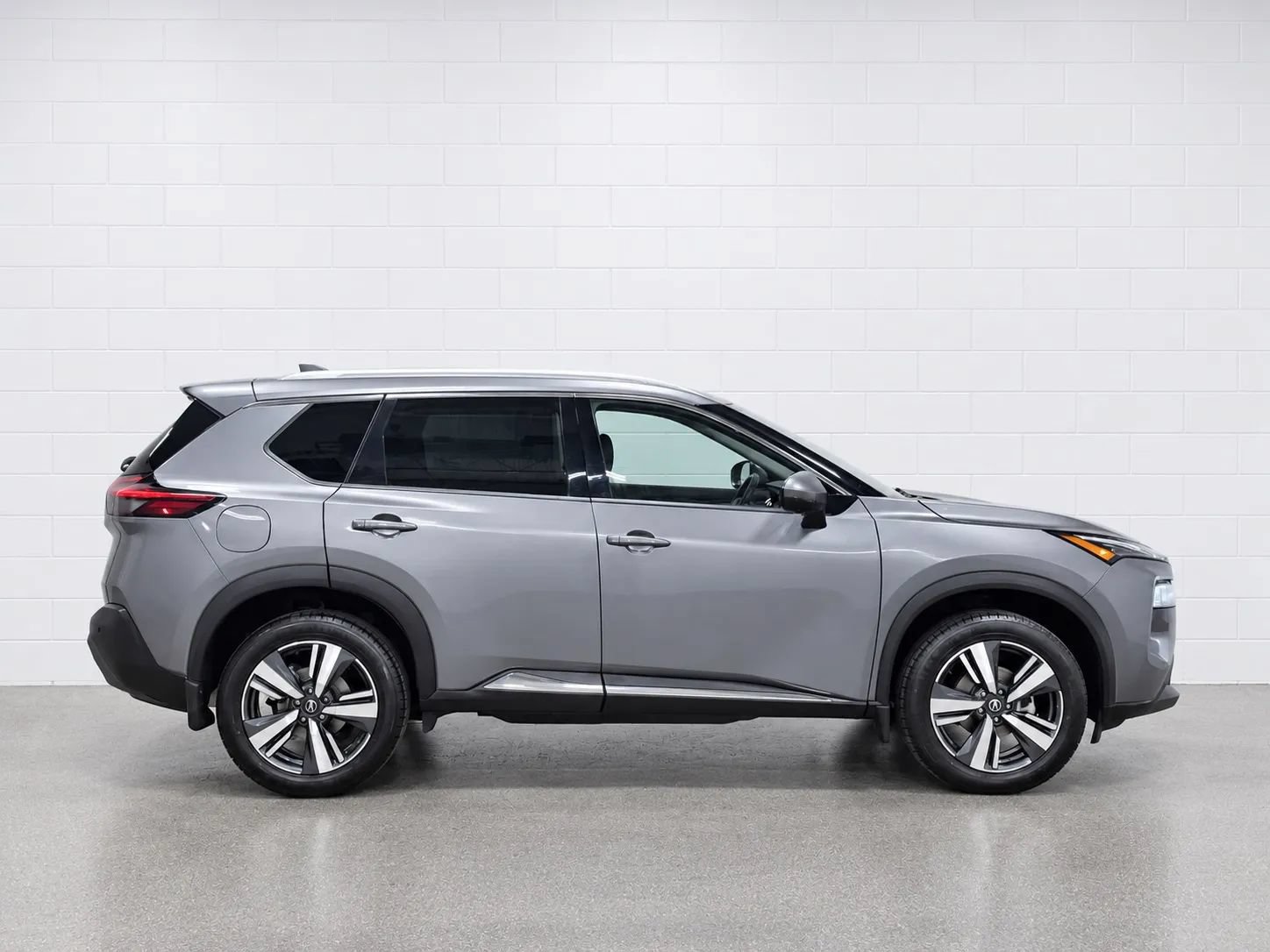 Used 2021 Nissan Rogue SL AWD/4WD image 2