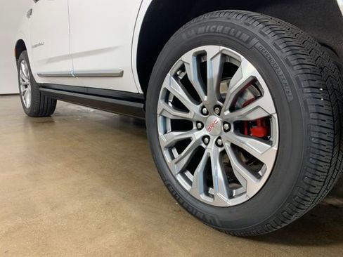 Used 2021 GMC Yukon Denali w/ Denali Premium Package AWD/4WD image 17