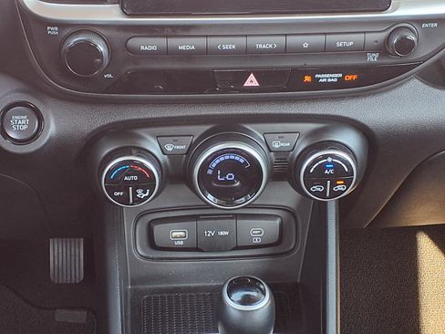 Used 2024 Hyundai Venue SEL image 15