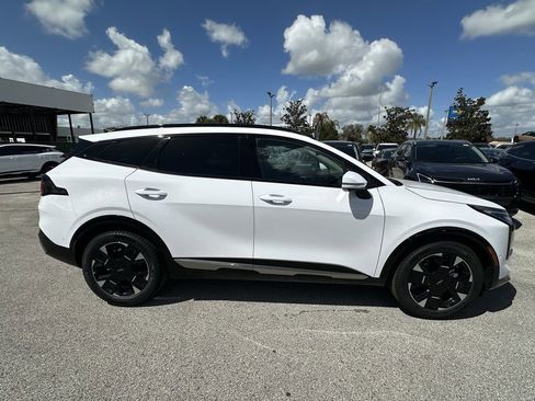 New 2026 Kia Sportage SX FWD image 4