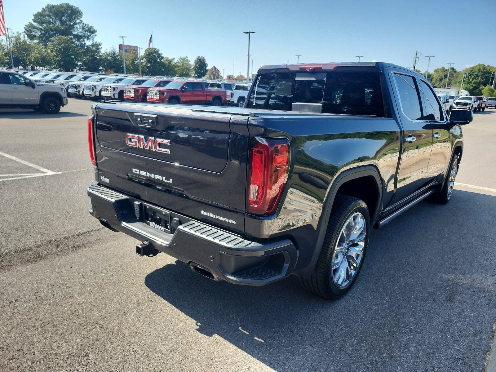 Used 2022 GMC Sierra 1500 Denali w/ Denali Reserve Package AWD/4WD image 3