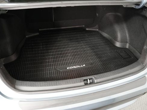 Used 2020 Toyota Corolla LE image 30