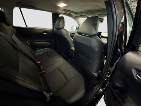 Used 2025 Toyota Corolla Cross XLE image 27