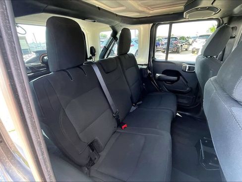 Used 2018 Jeep Wrangler Unlimited Sport S AWD/4WD image 34