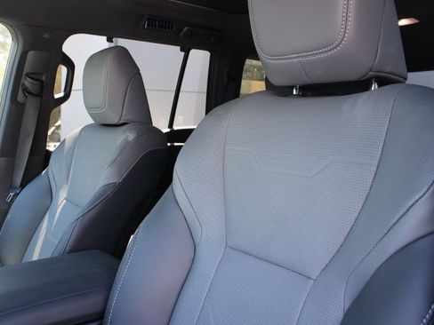 Used 2024 Lexus GX 550 w/ Accessory Package (Z1) AWD/4WD image 8