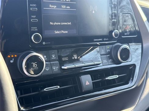 Used 2021 Toyota Highlander XLE image 18