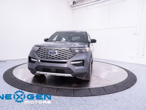 Used 2023 Ford Explorer Platinum w/ Technology Package image 32