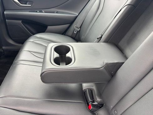 Used 2025 Hyundai Elantra Limited FWD image 10