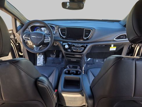 New 2026 Chrysler Pacifica Select AWD/4WD image 9