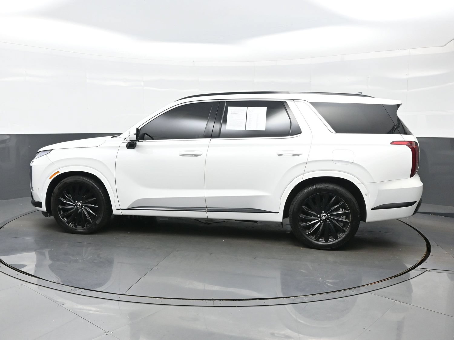 Certified 2024 Hyundai Palisade Calligraphy AWD/4WD image 3