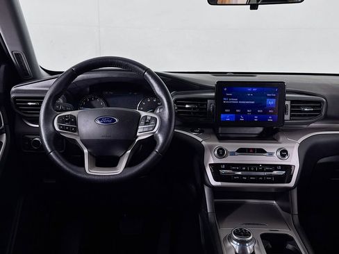 Used 2021 Ford Explorer XLT RWD image 11