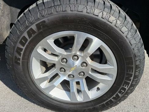 Used 2018 Chevrolet Suburban LT image 12