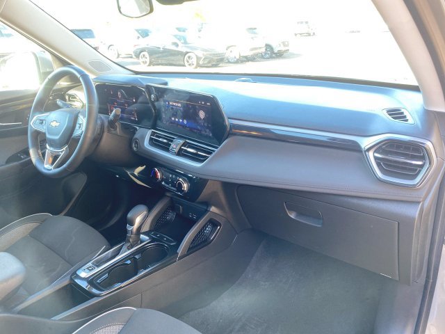 Used 2024 Chevrolet TrailBlazer LT w/ LT Cold Weather Package FWD image 26