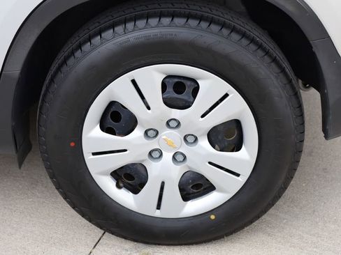 Used 2017 Chevrolet Trax LS image 29
