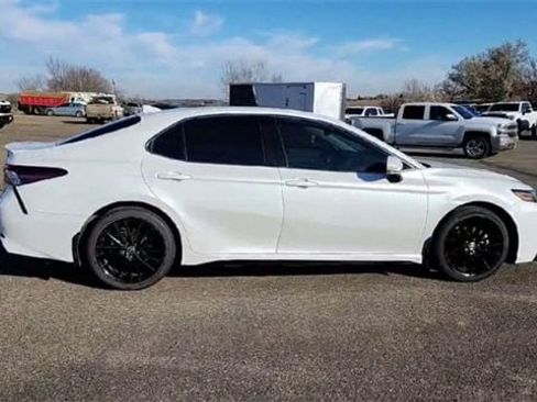 Used 2022 Toyota Camry XSE image 9