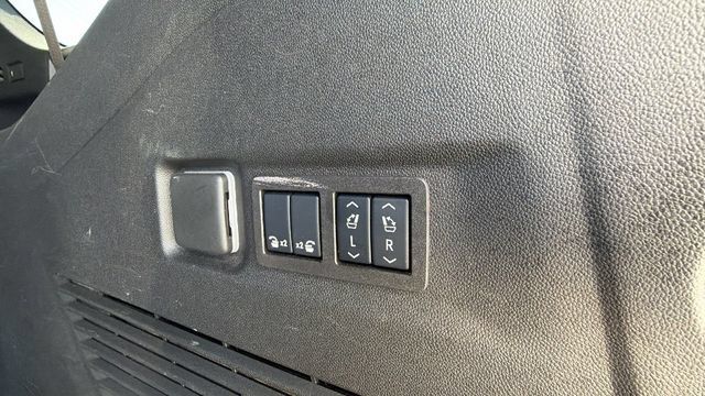 Certified 2025 GMC Yukon XL Denali AWD/4WD image 12