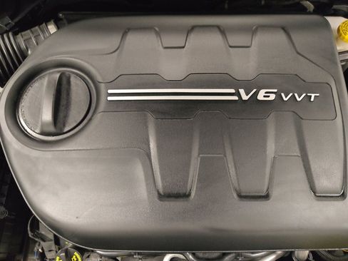 Used 2022 Jeep Cherokee Latitude Lux w/ Mopar Interior Package AWD/4WD image 30