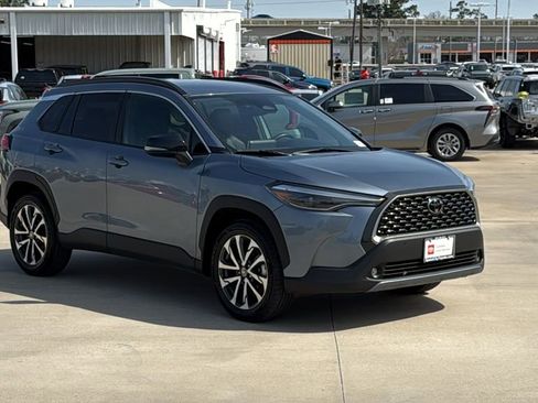 Certified 2025 Toyota Corolla Cross XLE image 7