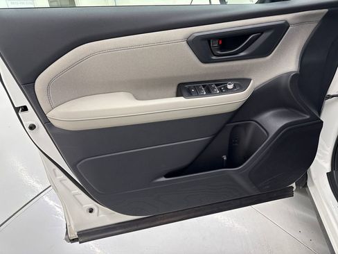 Used 2026 Subaru Forester Premium AWD/4WD image 11