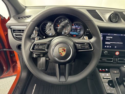 Used 2025 Porsche Macan image 22
