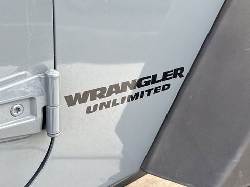 Used 2015 Jeep Wrangler Unlimited Sport image 9