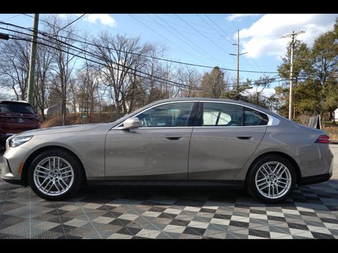 Used 2024 BMW 530i xDrive w/ Convenience Package image 11