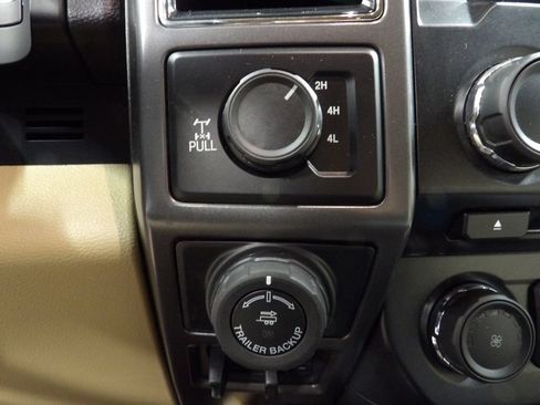 Used 2017 Ford F150 XLT w/ Equipment Group 302A Luxury AWD/4WD image 46
