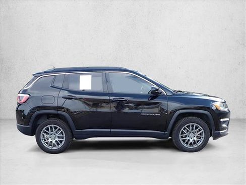 Used 2017 Jeep Compass Latitude AWD/4WD image 5
