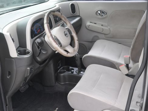 Used 2010 Nissan Cube 1.8 SL w/ Interior Designer Pkg FWD image 26