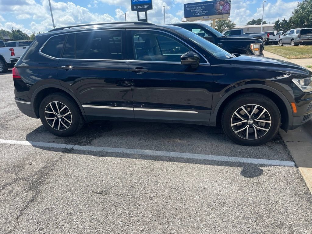 Used 2021 Volkswagen Tiguan SE FWD image 2