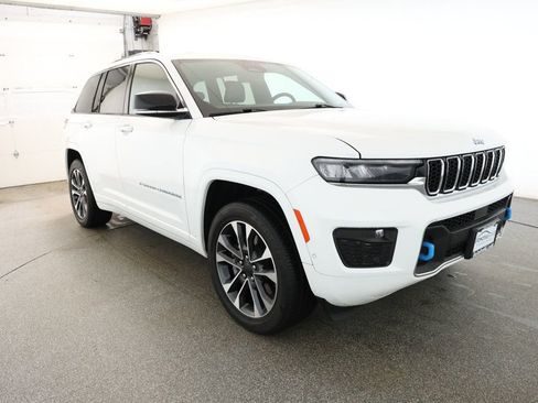 Used 2023 Jeep Grand Cherokee Overland w/ Luxury Tech Group IV image 3