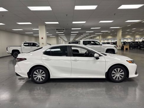 Used 2022 Toyota Camry LE image 8