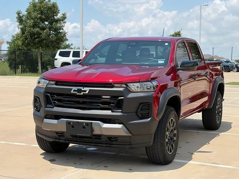 Used 2024 Chevrolet Colorado Trail Boss w/ Technology Package AWD/4WD image 3