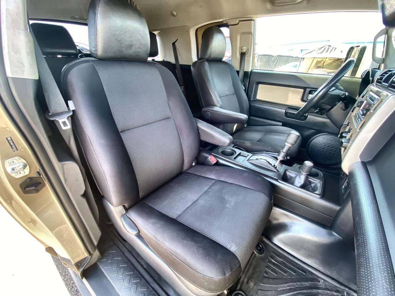 Used 2014 Toyota FJ Cruiser 4WD w/ Upgrade Package image 23