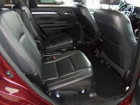 Used 2019 Toyota Highlander XLE FWD image 10