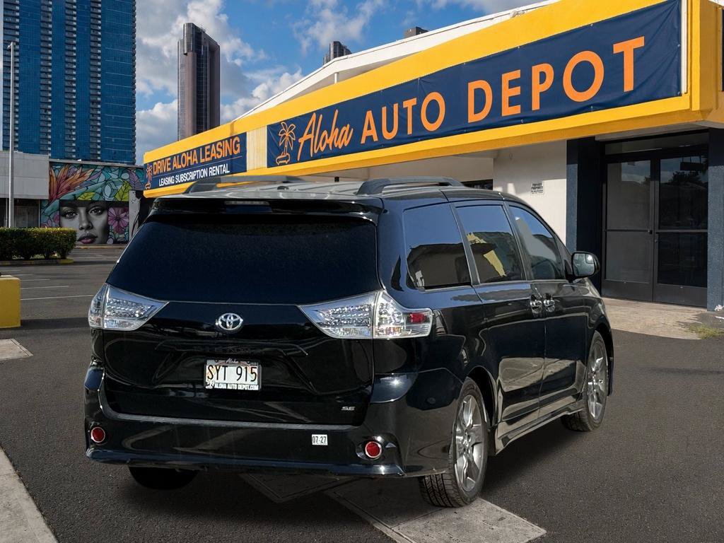 Used 2016 Toyota Sienna SE FWD image 4