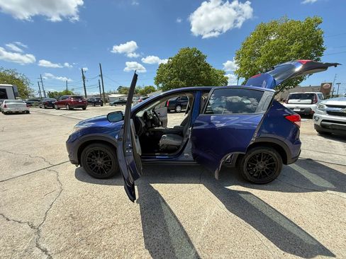 Used 2017 Honda HR-V LX image 19