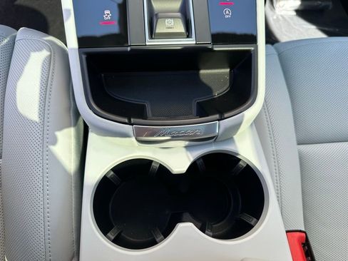 Used 2025 Porsche Macan image 20