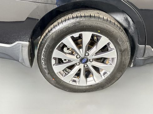 Used 2017 Subaru Outback 3.6R Touring w/ Popular Package #5A AWD/4WD image 33