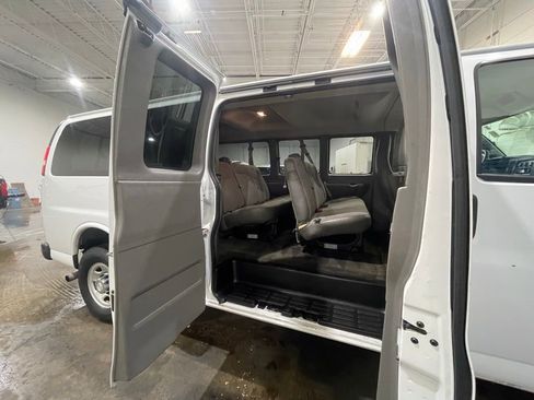 Used 2017 Chevrolet Express 3500 LT w/ LT Preferred Equipment Group image 20