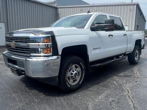 Used 2016 Chevrolet Silverado 2500 W/T w/ WT Convenience Package AWD/4WD image 2