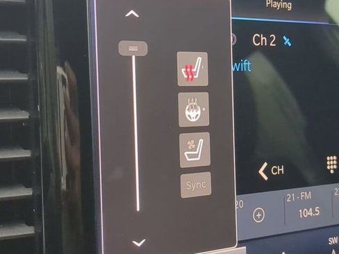 Used 2025 Chrysler Pacifica Limited image 24