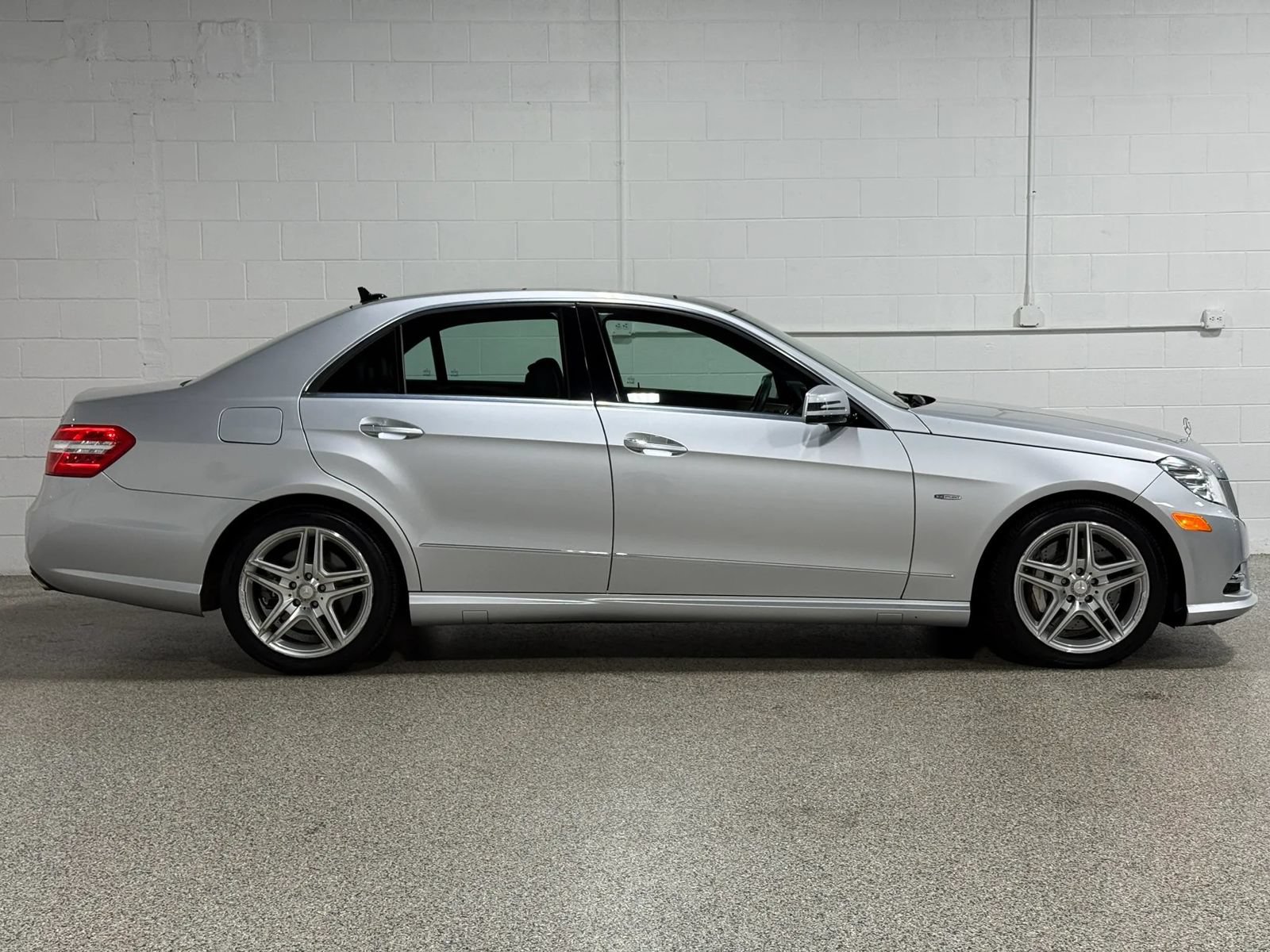 Used 2012 Mercedes-Benz E 550 4MATIC Sedan image 5