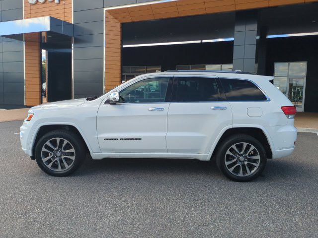 Used 2017 Jeep Grand Cherokee Overland w/ Jeep Active Safety Group AWD/4WD image 7