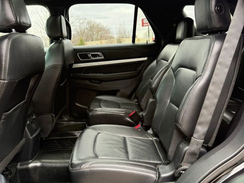 Used 2016 Ford Explorer XLT w/ Equipment Group 202A AWD/4WD image 12
