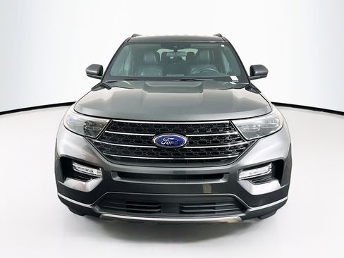 Used 2020 Ford Explorer XLT w/ Equipment Group 202A image 2