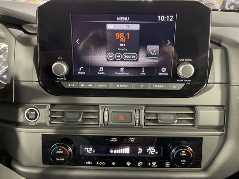 Used 2024 Nissan Pathfinder S image 23